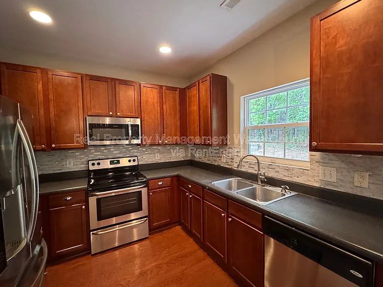 912 Spring Meadow Dr — Photo 5