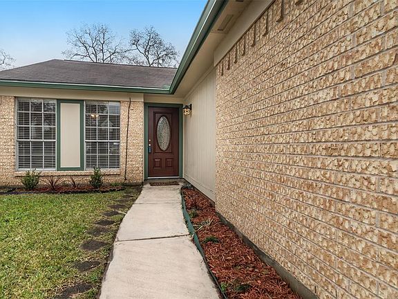 3rd image of 470 Woodrail Dr