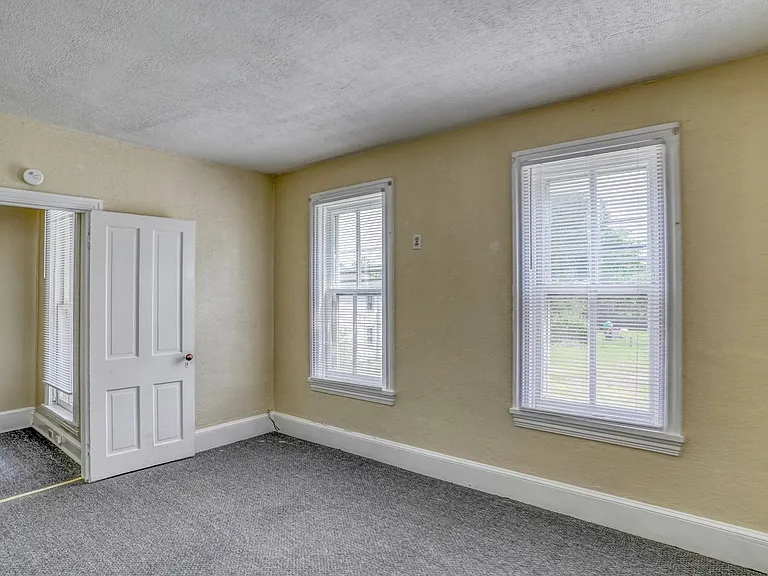 132 W Mount Vernon St — Photo 13