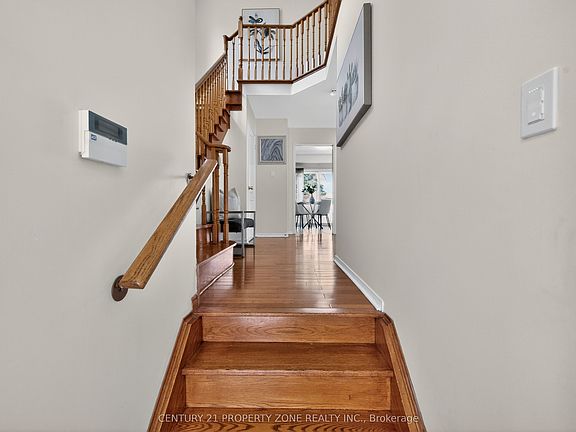 4th image of 16 Sweet Clover Cres