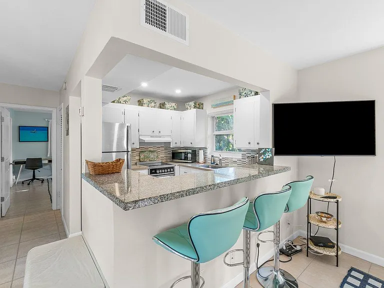 100 Venetian Dr #9 — Photo 10