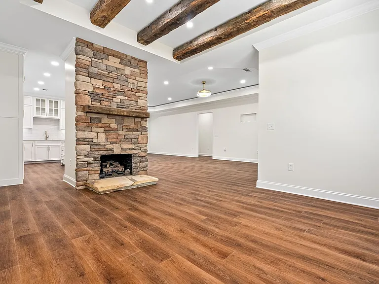 327 Byrd St — Photo 5