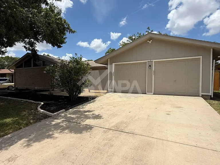 8007 Lake Frst — Photo 3