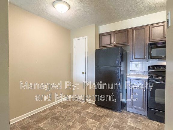 4th image of 807D Golfview Pl