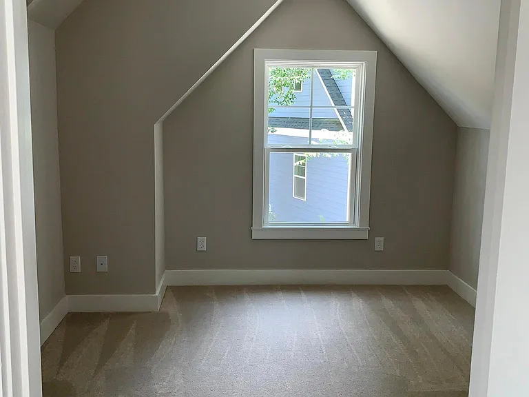 1111 E Franklin St — Photo 8