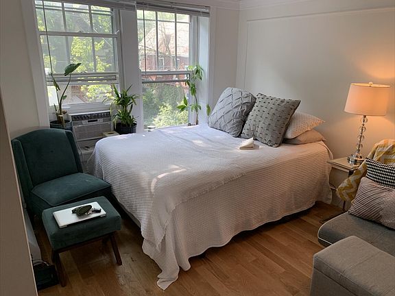 4th image of 4524 N Malden St #112