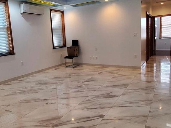 2nd image of 301 Norway Ave Floor 2