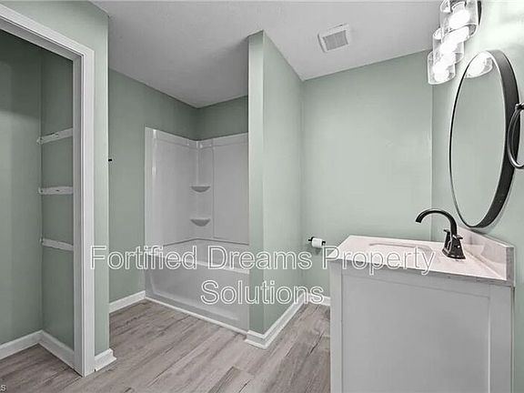 3rd image of 608 Montgomery St Unit B