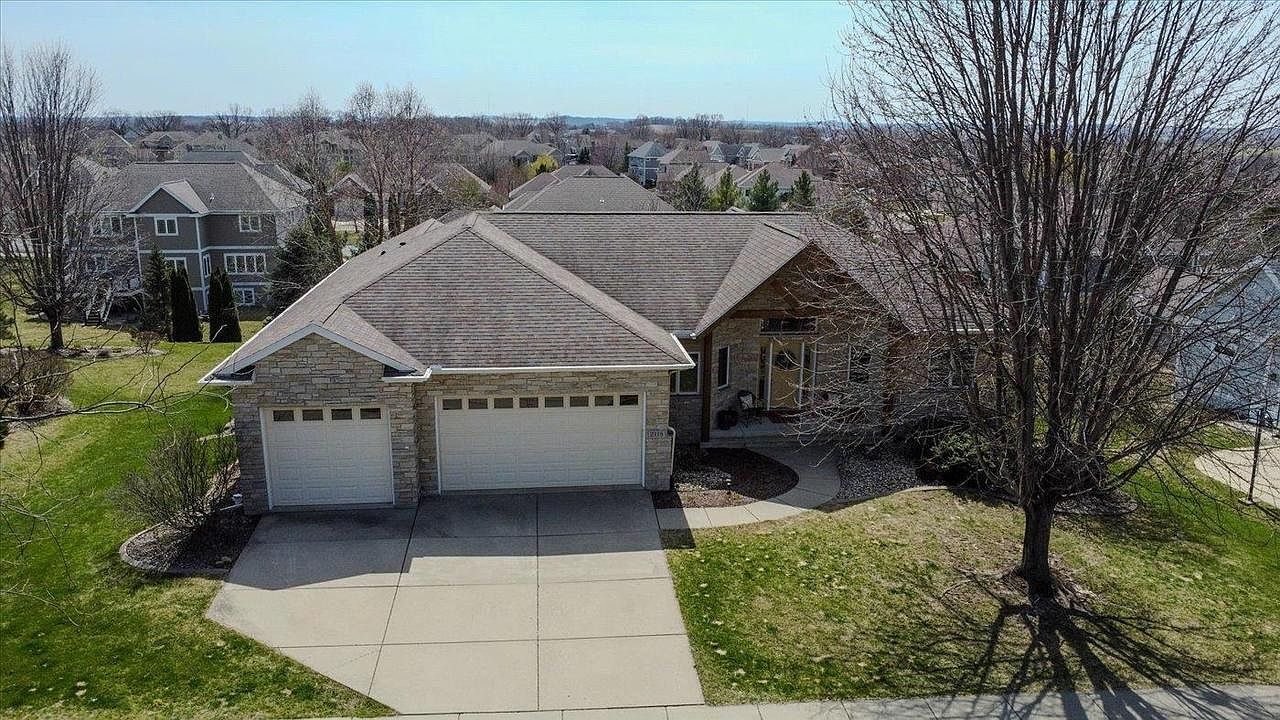 2118 Foggy Mountain Pass, Waunakee, WI 53597 | Zillow