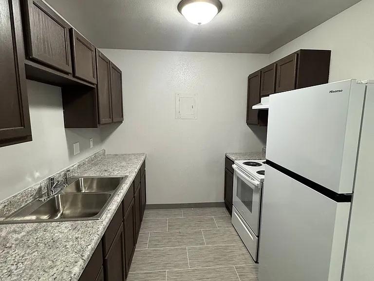 Taylor's Place Apartments — Photo 9