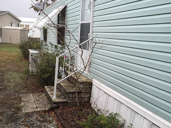 Side view with door entrance