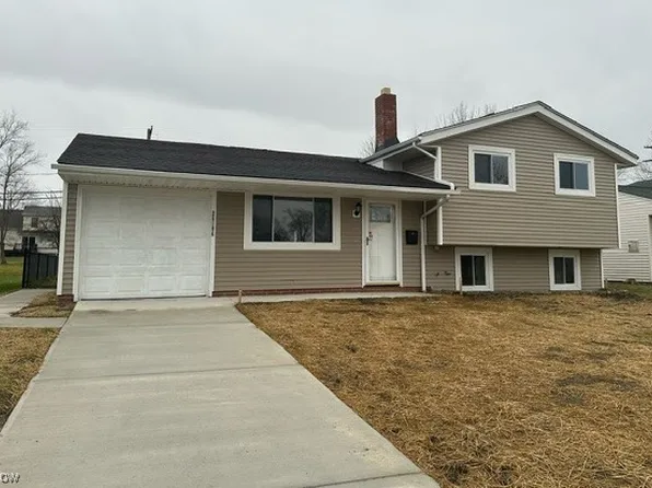 25106 Buckthorn Rd, Bedford Heights, OH 44146