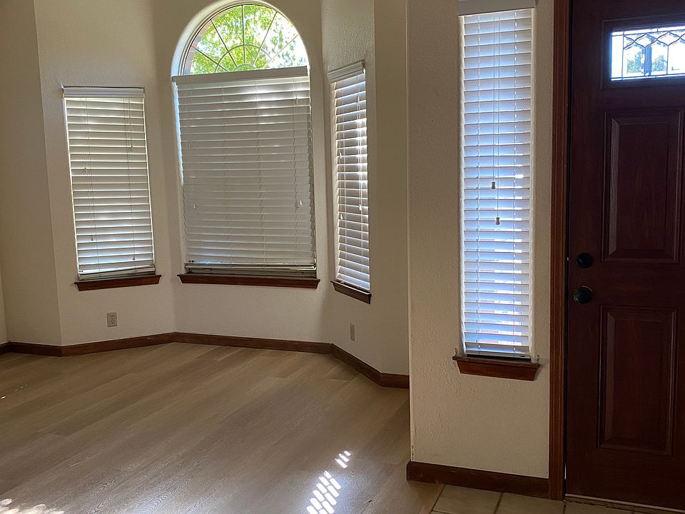 2nd image of 510 Black Oak Way