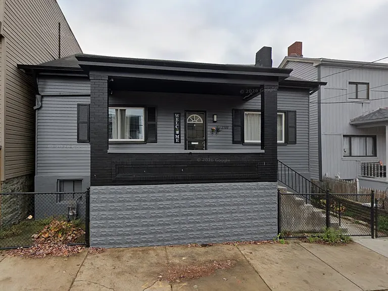 2508 Cobden St — Photo 1
