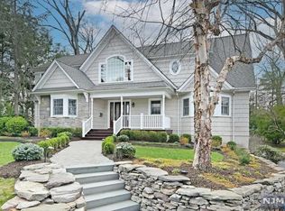 388 Shelbourne Ter, Ridgewood, NJ 07450