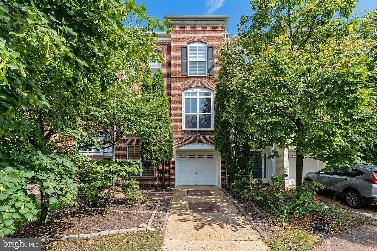 4 bed, 4.5 bath, 2902 sqft, $4,990 — Photo 3