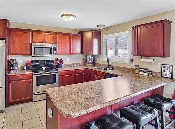 4th image of 211 Cuivre Valley Ct
