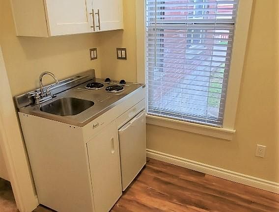 3rd image of 17 St Helens Ave APT 206