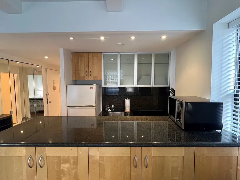 150 W 51st St #1115 — Photo 4