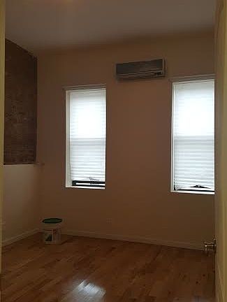 4th image of 12414 Metropolitan Ave