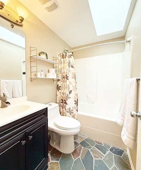 2988 NE Loyola St — Photo 28