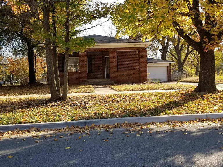 1109 W Center St — Photo 1