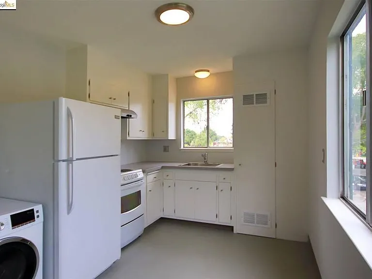 1612 Hopkins St #3 — Photo 17