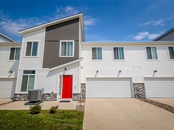 9563 Crestview Dr, West Des Moines, IA 50266