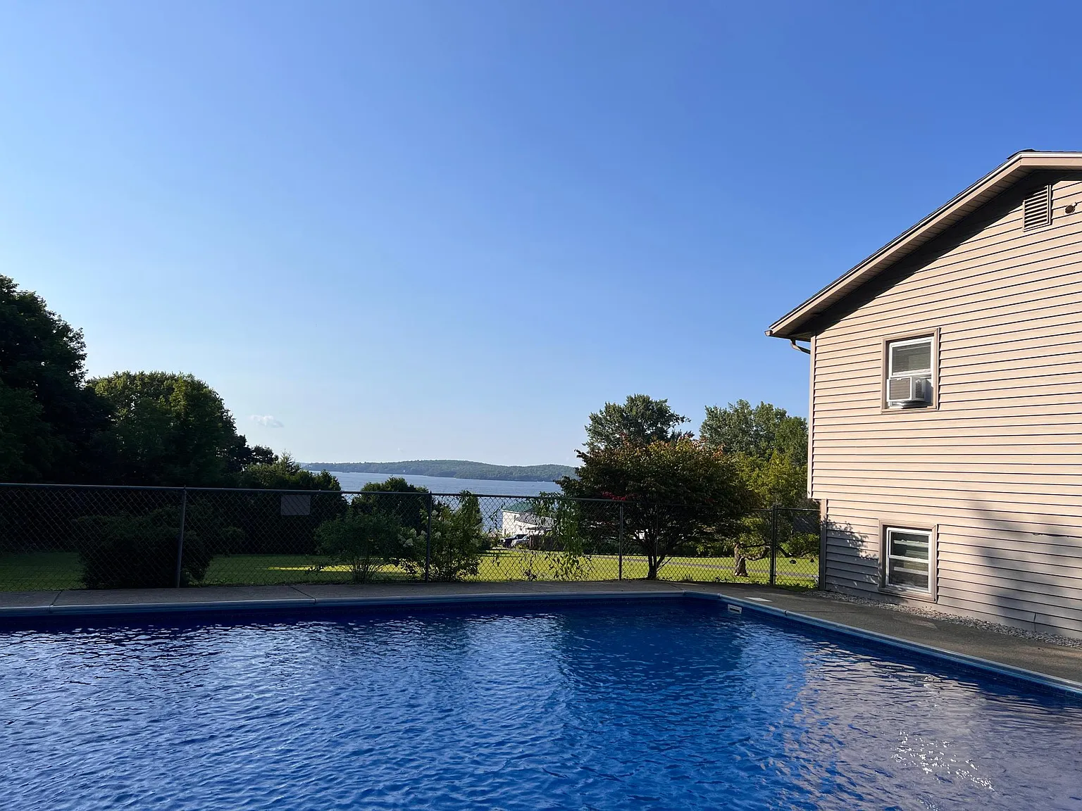 5 bed, 2.5 bath, 2618 sqft, $4,000 — Photo 3