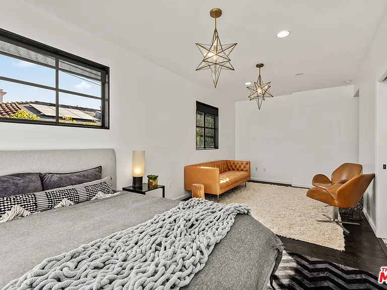 3159 Thatcher Ave — Photo 42