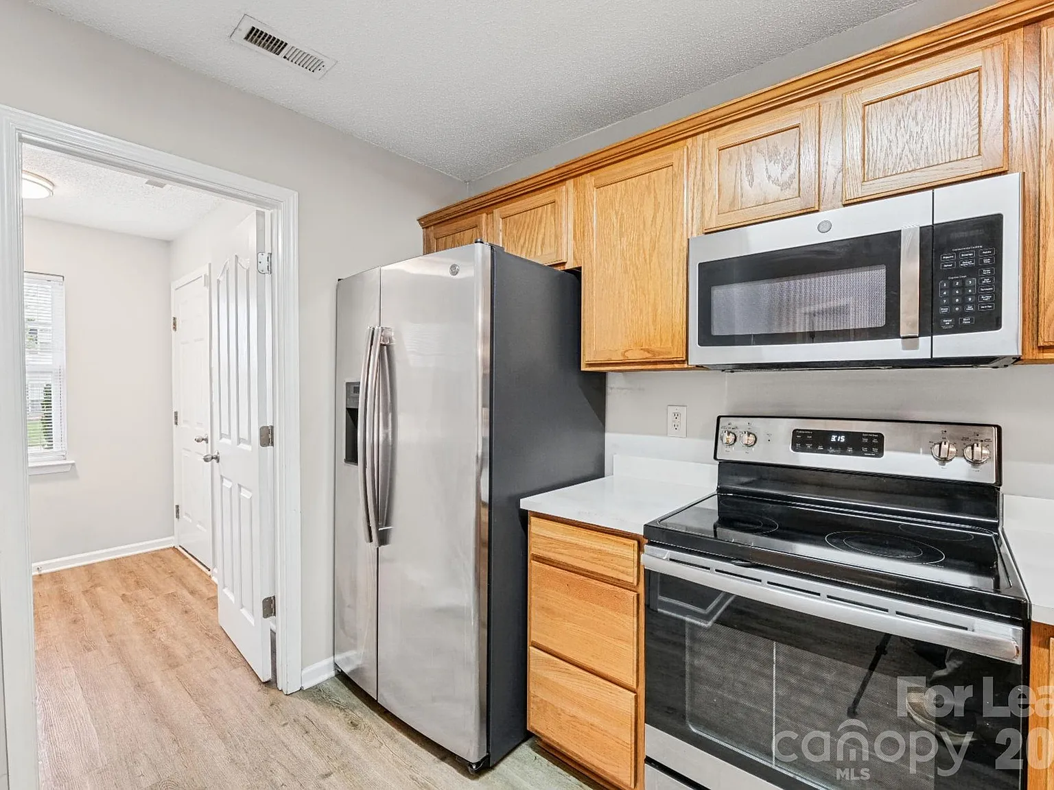 3 bed, 2.0 bath, 1375 sqft, $1,800 — Photo 4