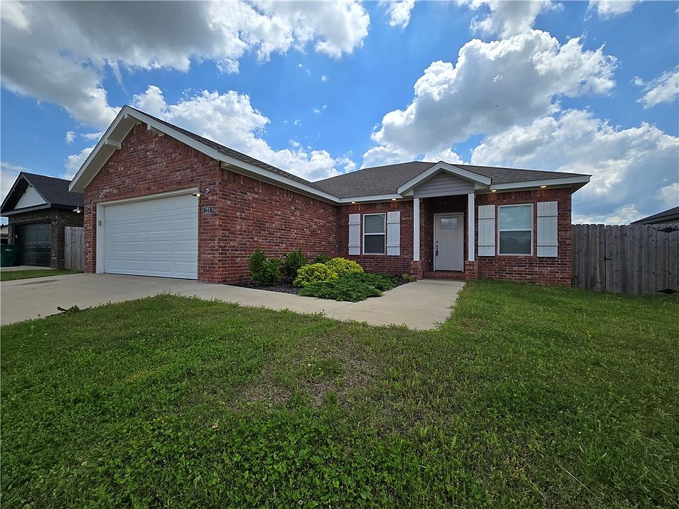 1st image of 211 Grove Ln