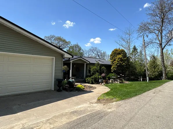 26339 215th Ave, Delhi, IA 52223
