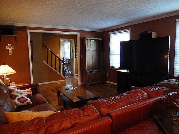 4th image of 3721 Wood Trail Dr