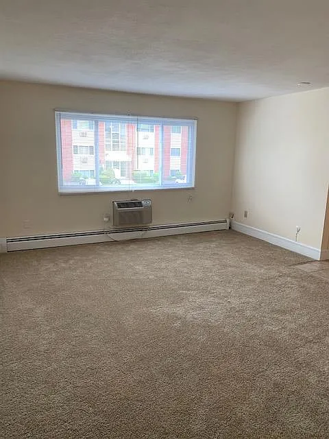 Building Photo - 2060 Warwick Ave #1
