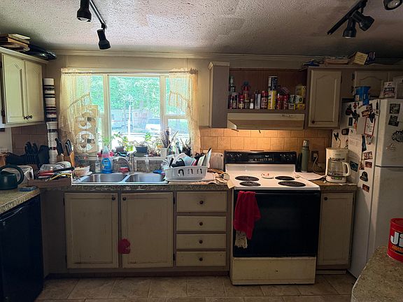 3rd image of 5692 E Loop Rd