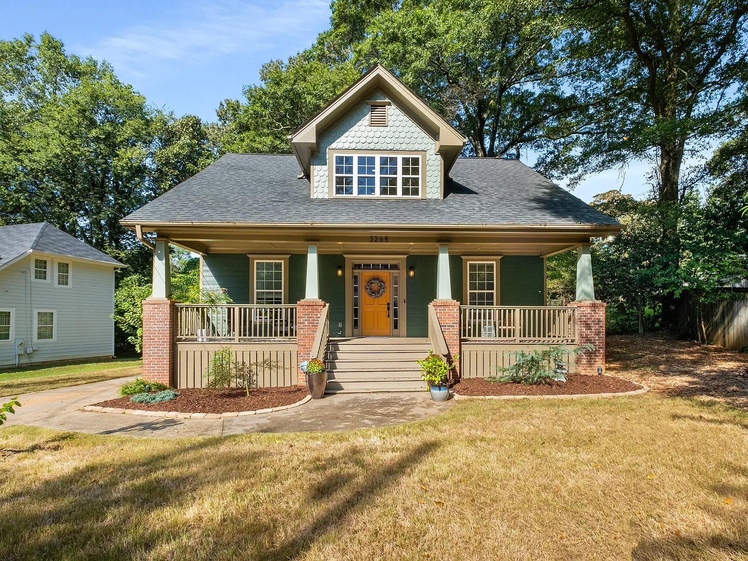 4 bed, 2.5 bath, 1945 sqft, $3,000 — Photo 1