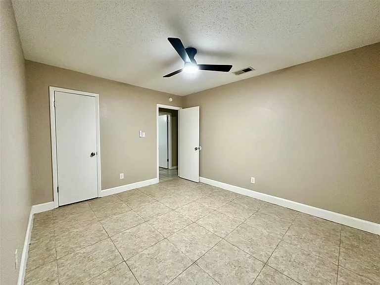 1611 Onion Creek Village Dr #A — Photo 21