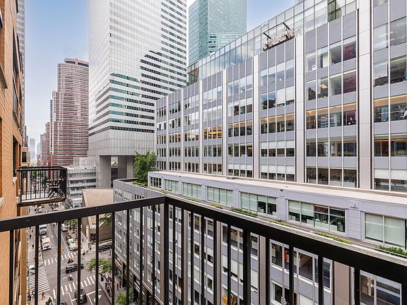 3rd image of 123 E 54th St APT 6F