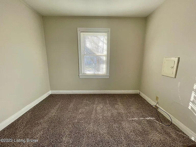 1401 Thornberry Ave — Photo 3