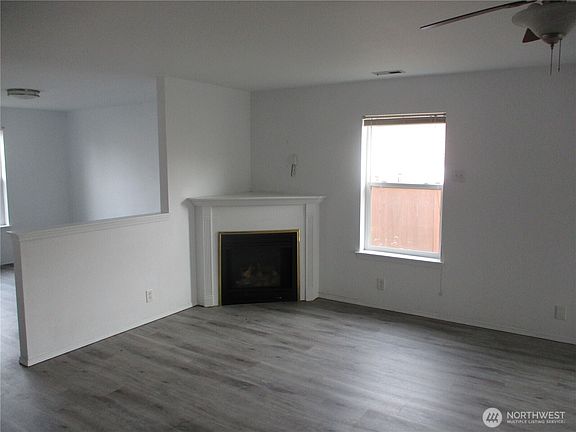 3rd image of 206 Mazza Street NE