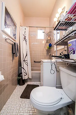 Rented by Nooklyn NYC LLC | media 31