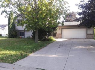 463 Ridge Ln, Chaska, MN 55318