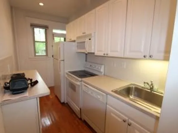 90 Trowbridge St #3, Cambridge, MA 02138