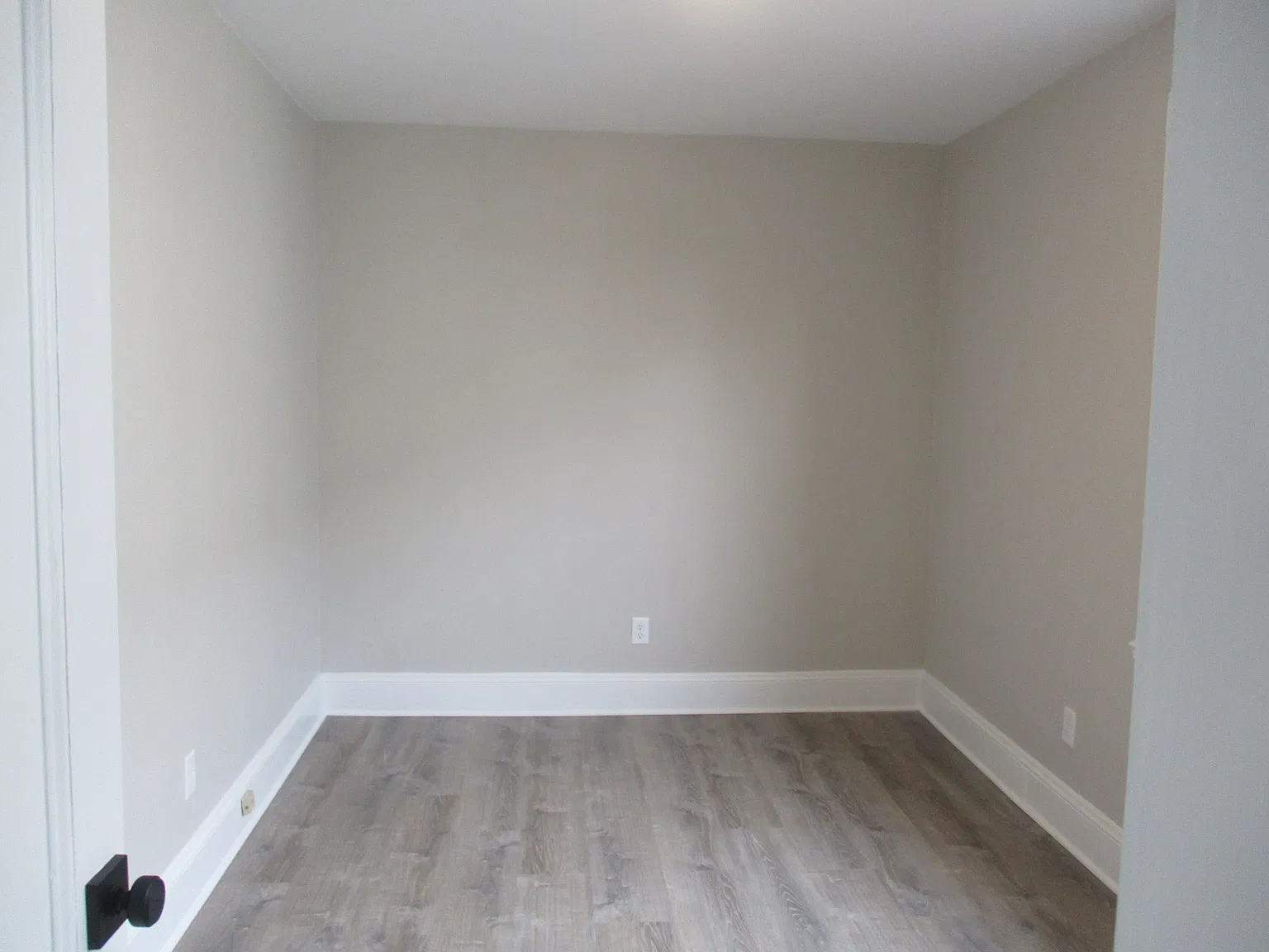 3 bed, 1100 sqft, $3,500 — Photo 3