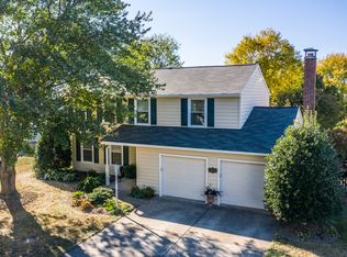 14613 Farm Pond Ct, Centreville, VA 20120