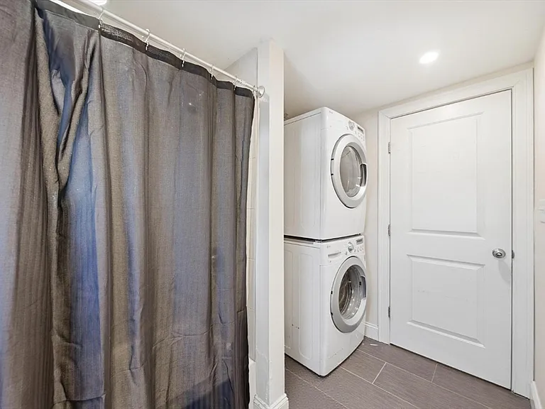 50 Carleton St #50 — Photo 11