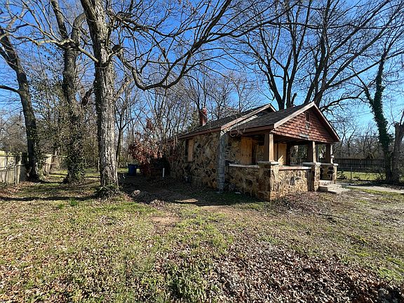 5th image of 2545 E Cherry Street