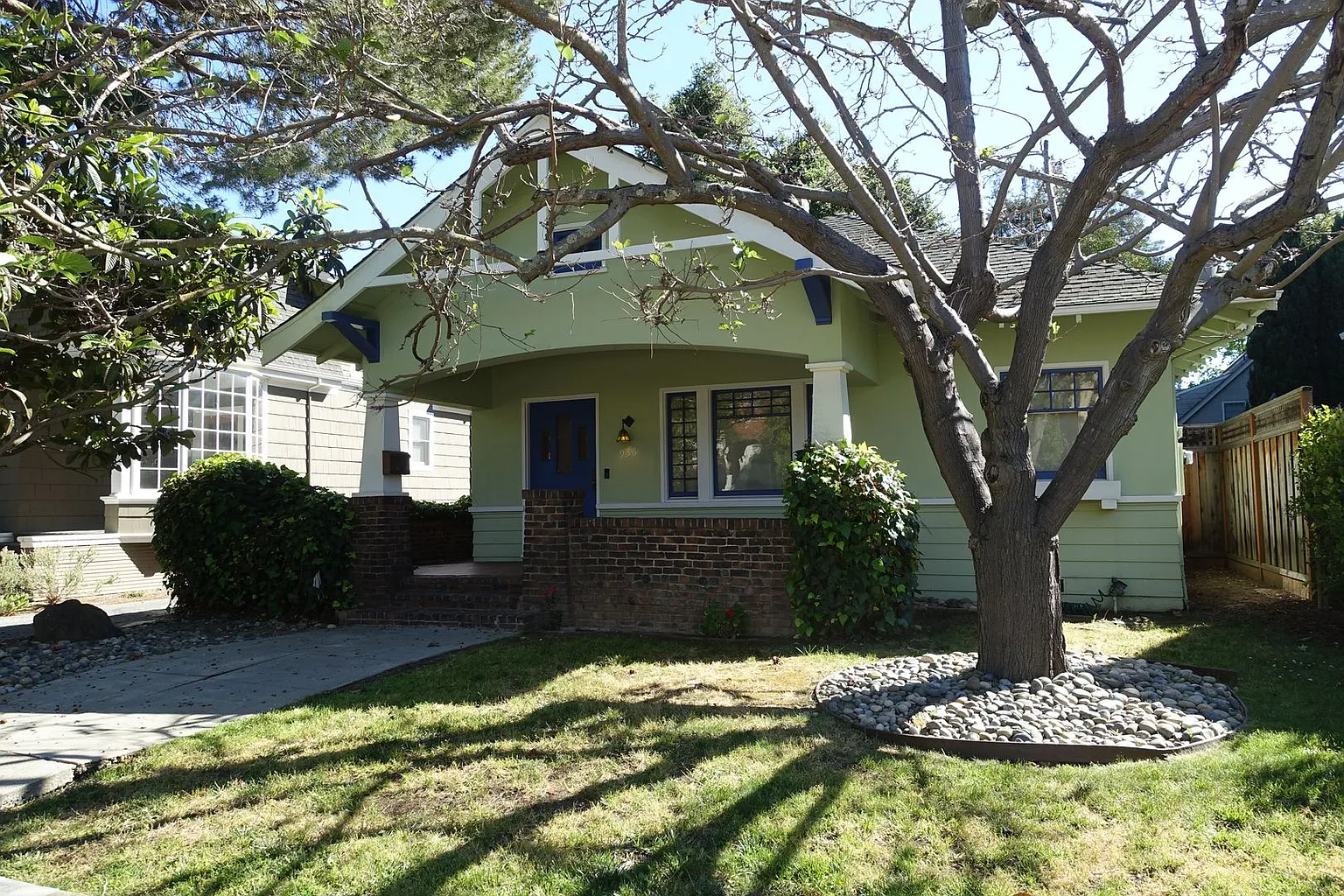936 Waverley St photo 1