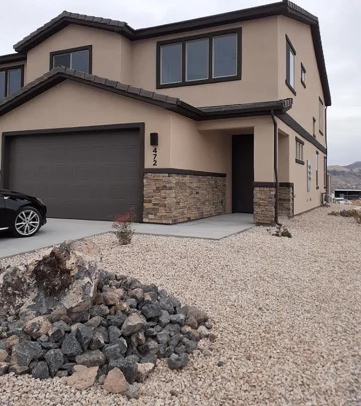 3 bed, 2.5 bath, 1777 sqft, $1,990 — Photo 1